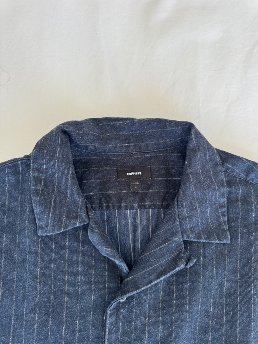 Express Men's Navy Pinstripe Short Sleeve Button-Down Shirt and Shorts Set - Picture 3 of 4
